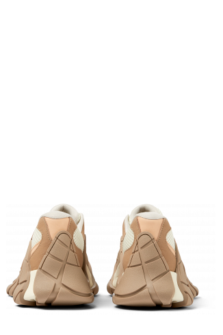 Back view of Tormenta Beige and white sneakers