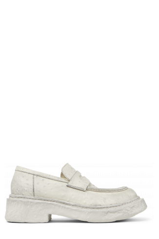 Side view of VAMONOS WHITE