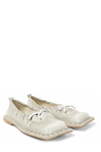 Front view of MENOSMAL BEIGE-WHITE