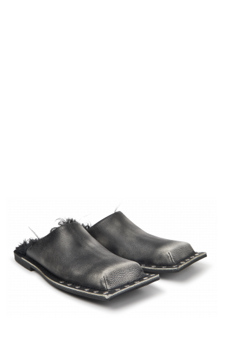 Front view of MENOSMAL BLACK