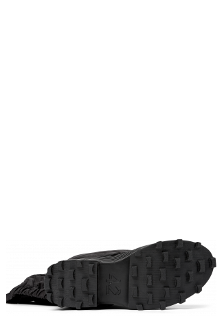 The soles of Traktori Black padded high boots