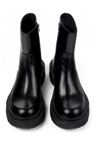 Overhead view of Vamonos Black Leather Boots