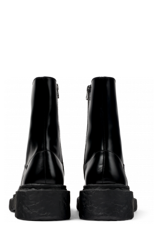 Back view of Vamonos Black Leather Boots