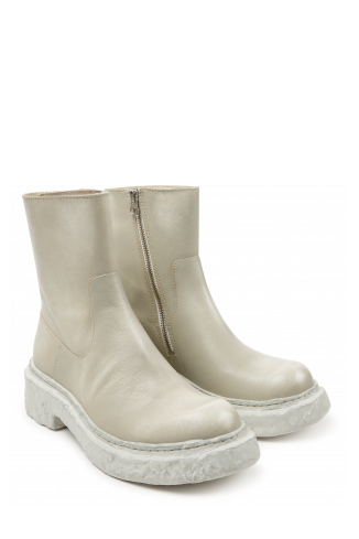 Front view of VAMONOS BEIGE-WHITE