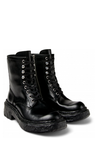 Front view of VAMONOS Black Leather Medium Boots