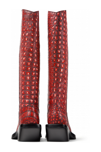 Back view of QUETAL RED