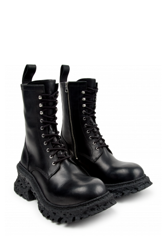 Front view of QUETAL BLACK
