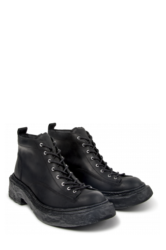 Front view of VAMONOS BLACK