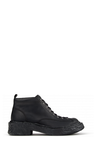 Side view of VAMONOS BLACK
