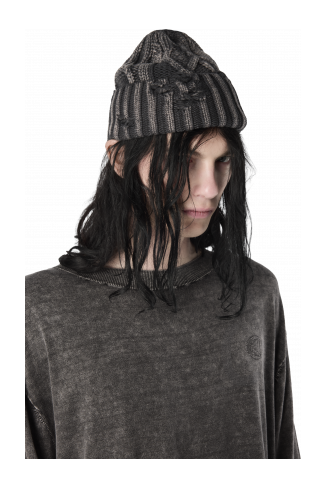 DISTRESSED CABLE KNIT BEANIE BLACK