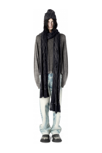 DISTRESSED CABLE KNIT SCARF BLACK
