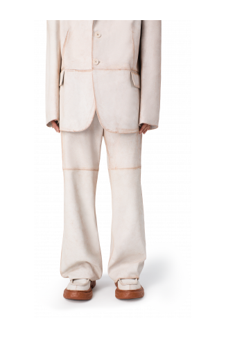 LEATHER TROUSERS Pantaló de pell esquerdada de color blanc