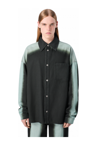 SPRAY PRINT DENIM SHIRT Camisa texana de color negre estampada amb un efecte d’esprai