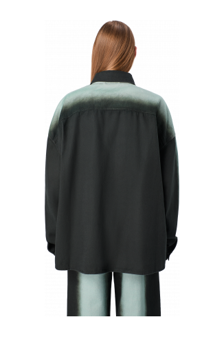 SPRAY PRINT DENIM SHIRT Camisa texana de color negre estampada amb un efecte d’esprai