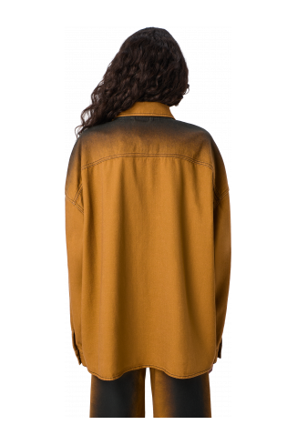 SPRAY PRINT DENIM SHIRT Camisa texana de color terracota estampada amb efecte d’esprai