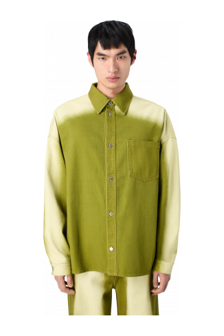 SPRAY PRINT DENIM SHIRT Camisa texana de color verd estampada amb un efecte d’esprai