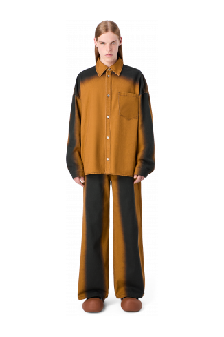 SPRAY PRINT DENIM JEANS Bootcut-Jeans in Terrakotta mit Print in Spray-Optik