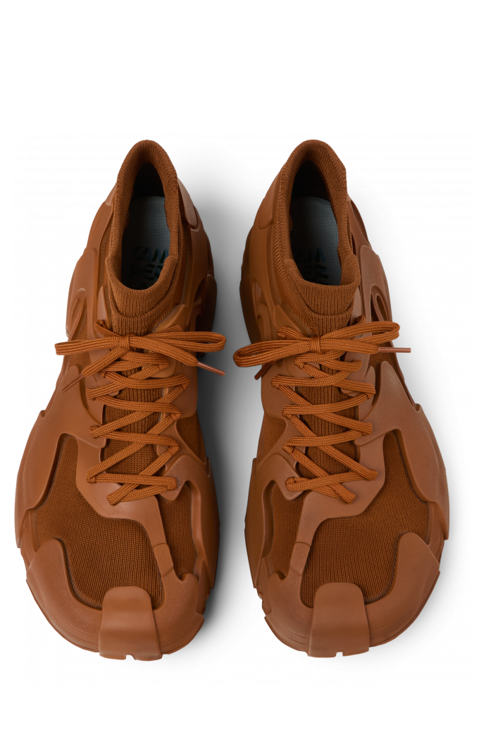 TOSSU Brauner Sneaker mit Rahmen