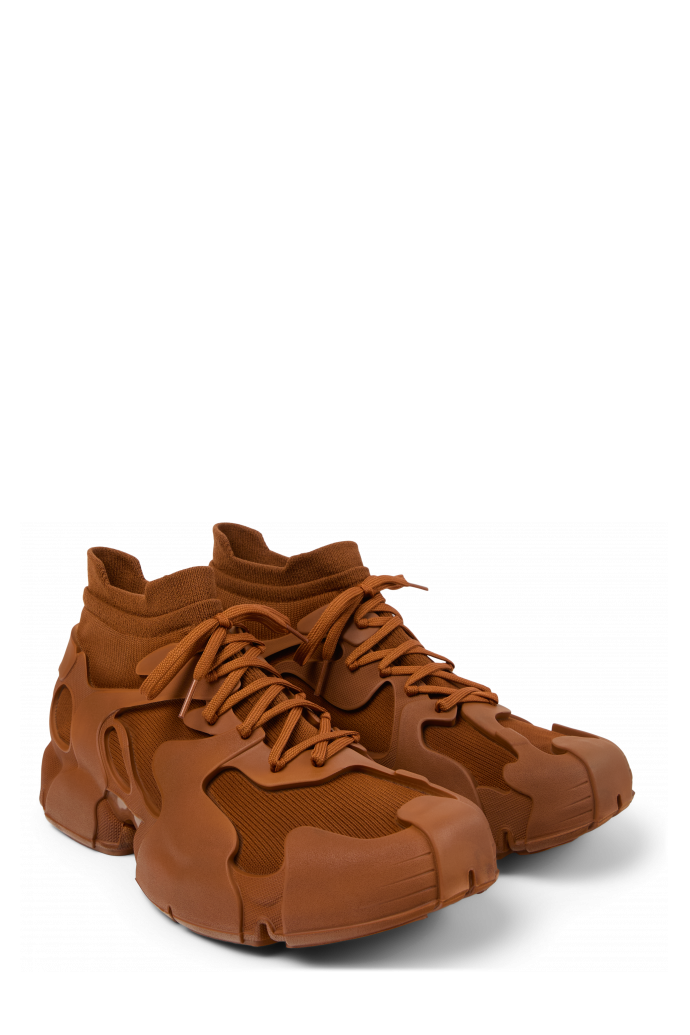 TOSSU Brauner Sneaker mit Rahmen