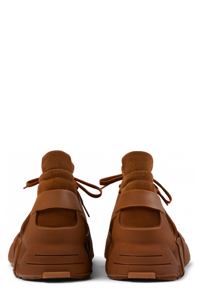 TOSSU Brauner Sneaker mit Rahmen