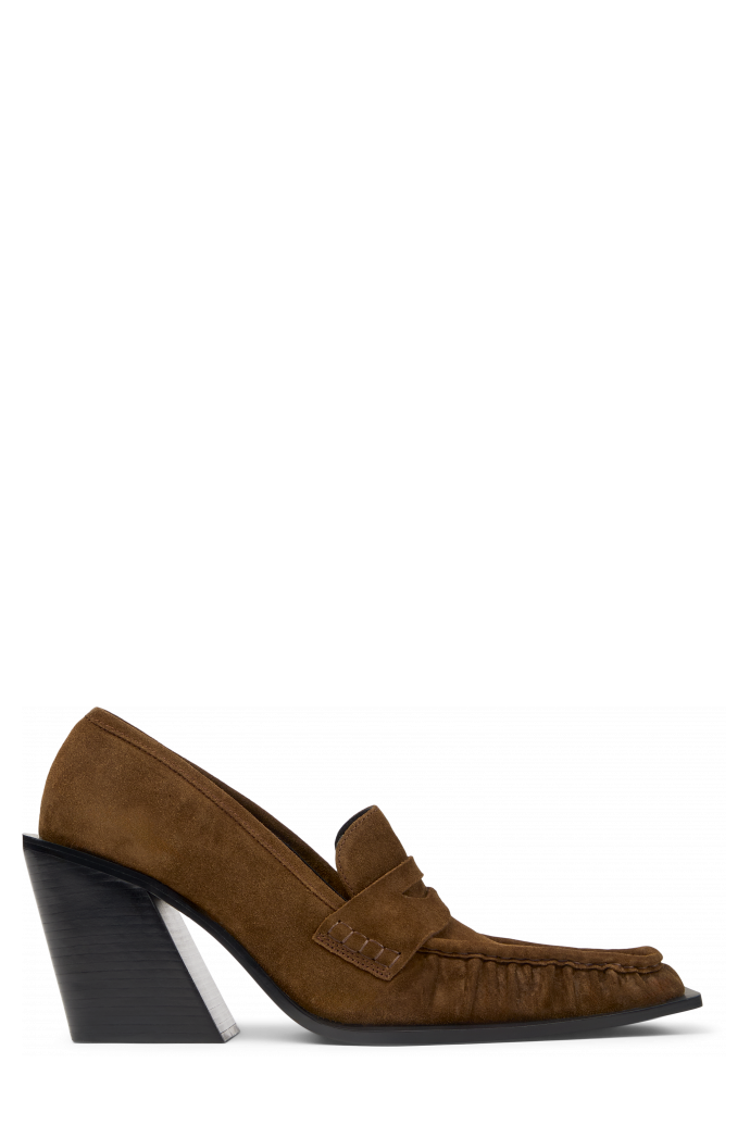 Side view of ESCANDALO BROWN