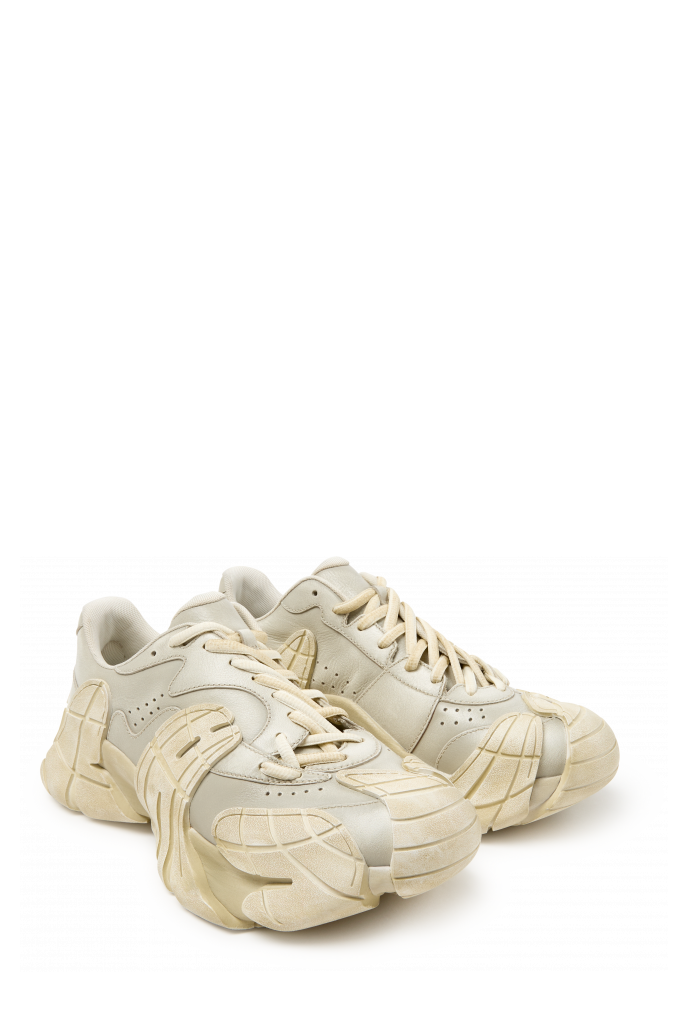 Front view of TORMENTA BEIGE-WHITE