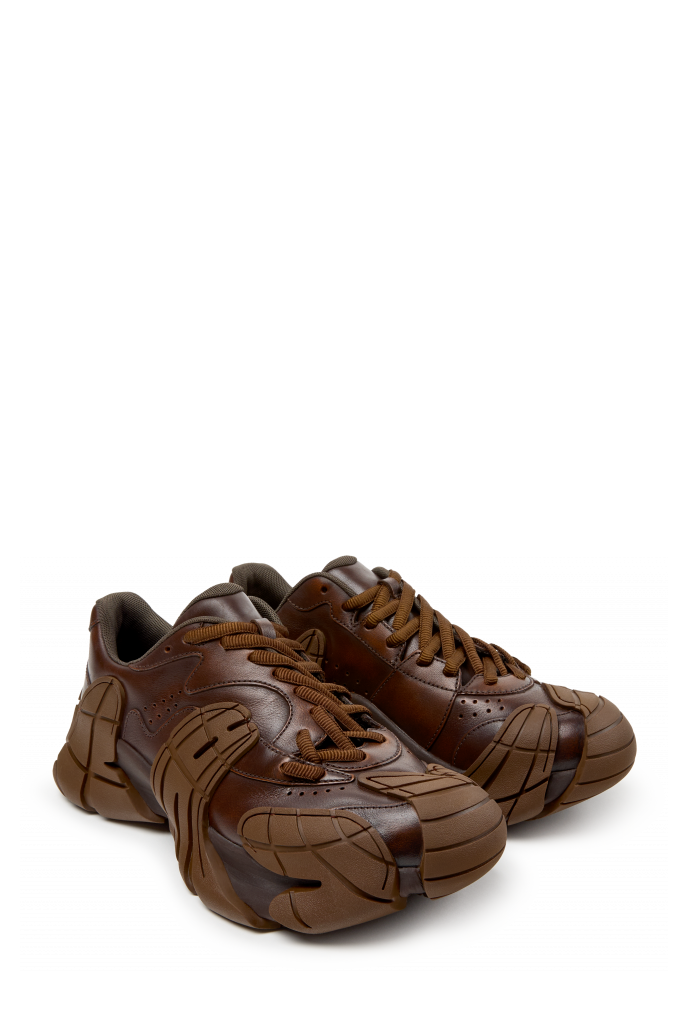 Front view of TORMENTA BROWN