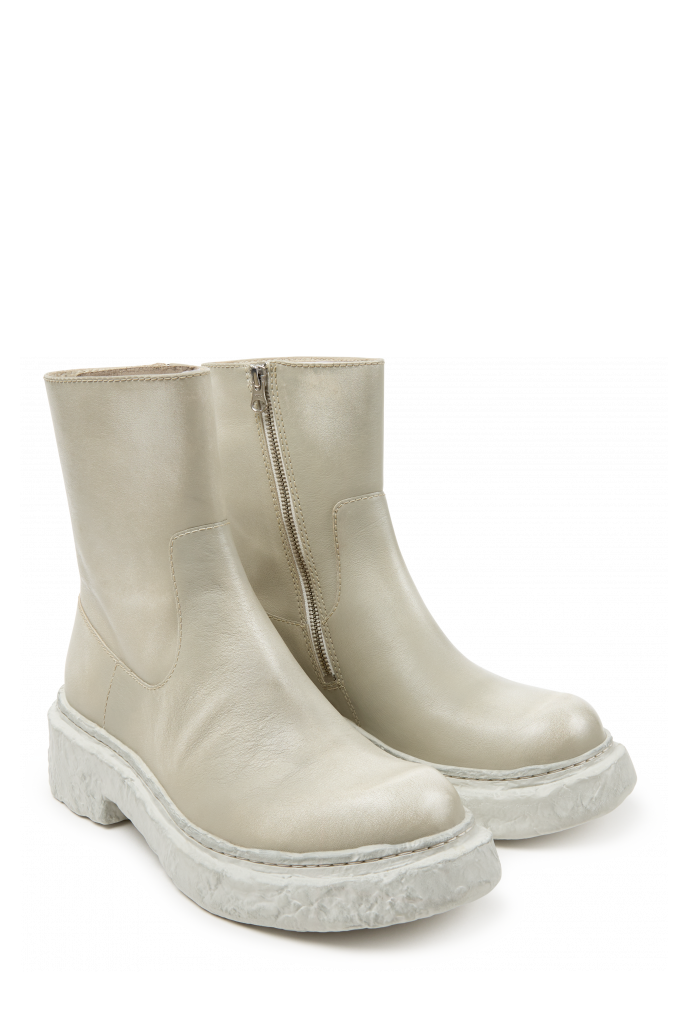 Front view of VAMONOS BEIGE-WHITE
