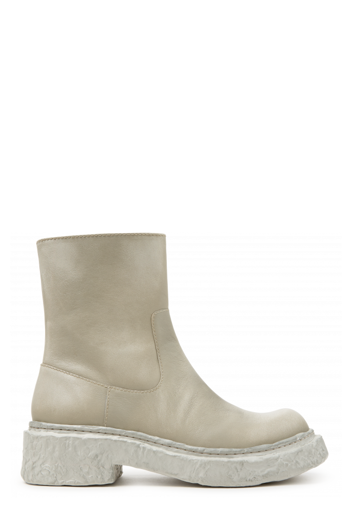 Side view of VAMONOS BEIGE-WHITE