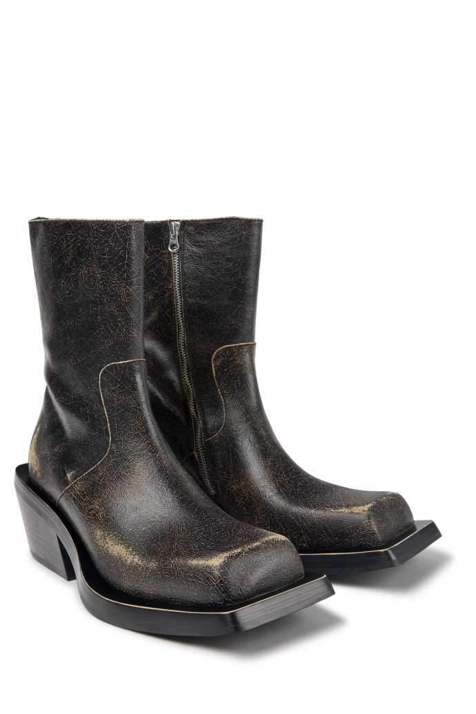 Front view of QUETAL BLACK-BROWN