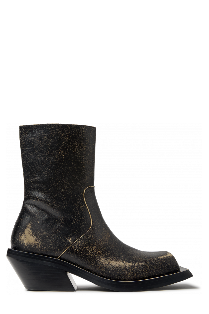 Side view of QUETAL BLACK-BROWN