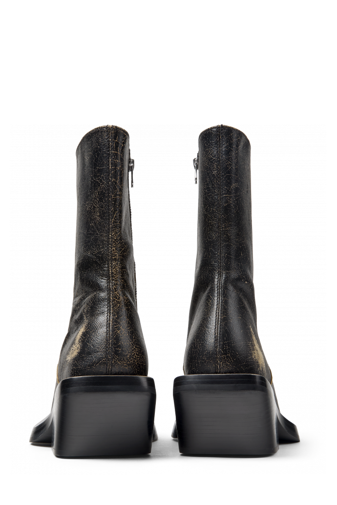 Back view of QUETAL BLACK-BROWN