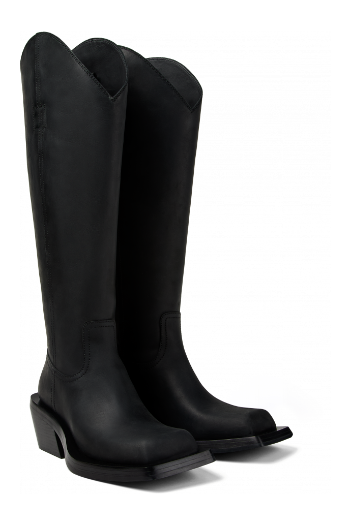 Front view of QUETAL BLACK