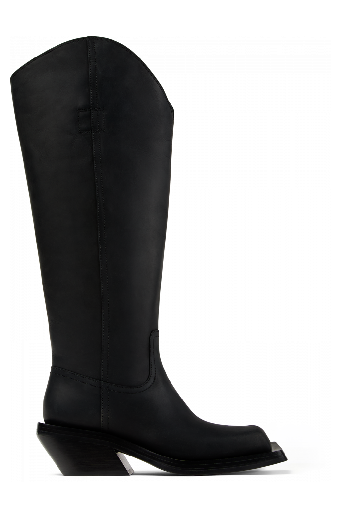 Side view of QUETAL BLACK