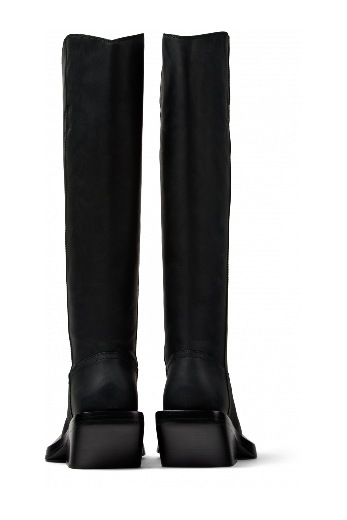 Back view of QUETAL BLACK