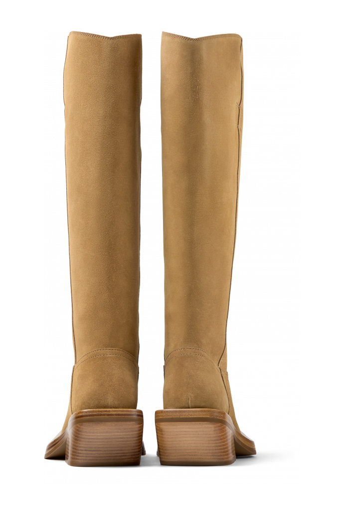 Back view of QUETAL BROWN