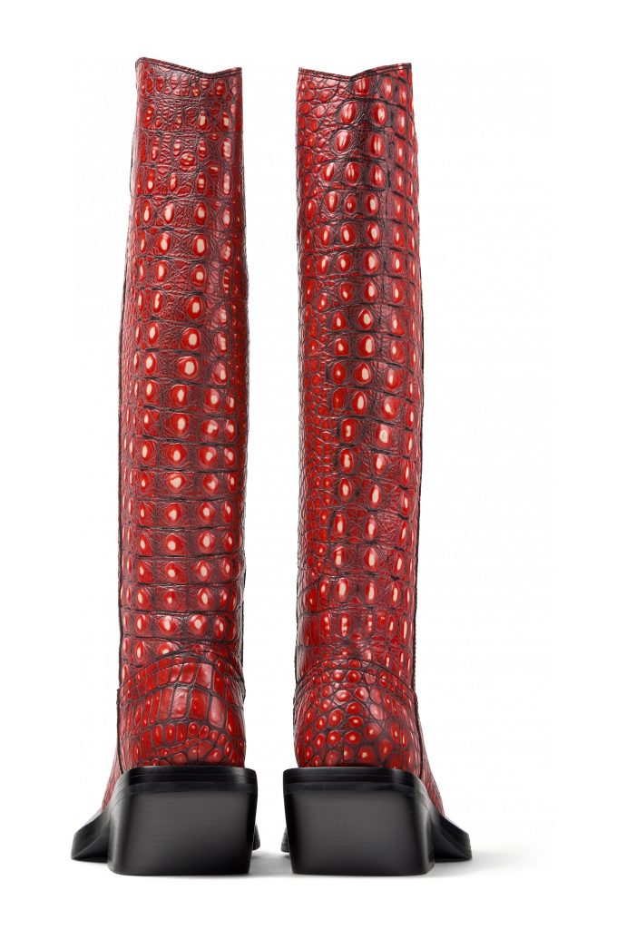 Back view of QUETAL RED