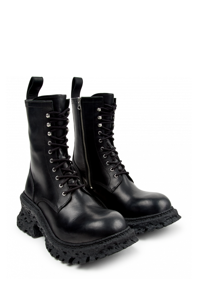 Front view of QUETAL BLACK