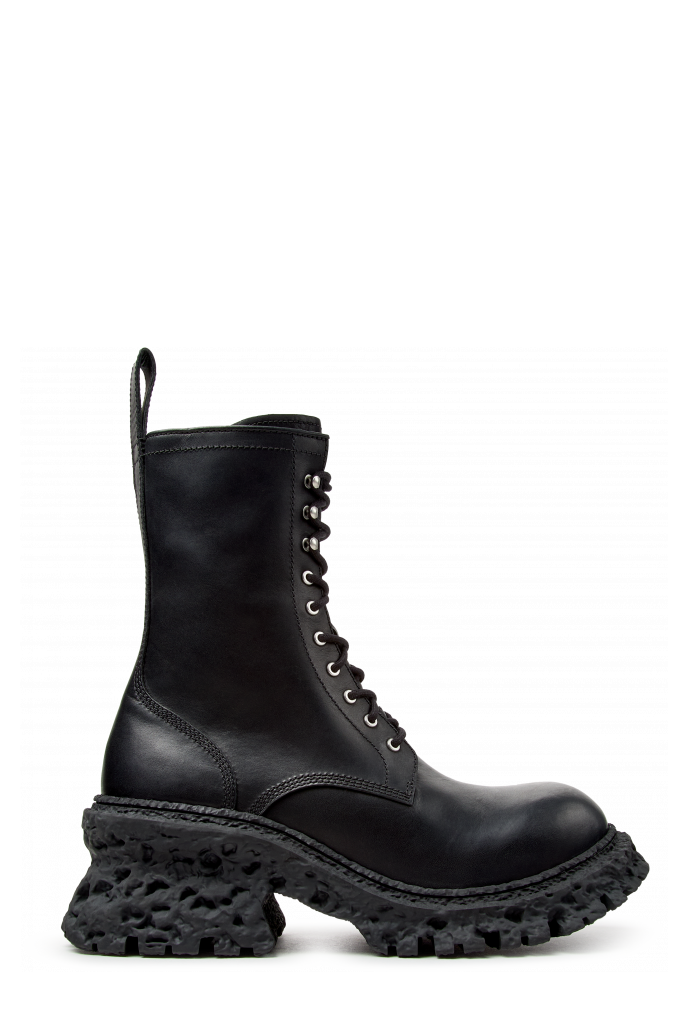 Side view of QUETAL BLACK