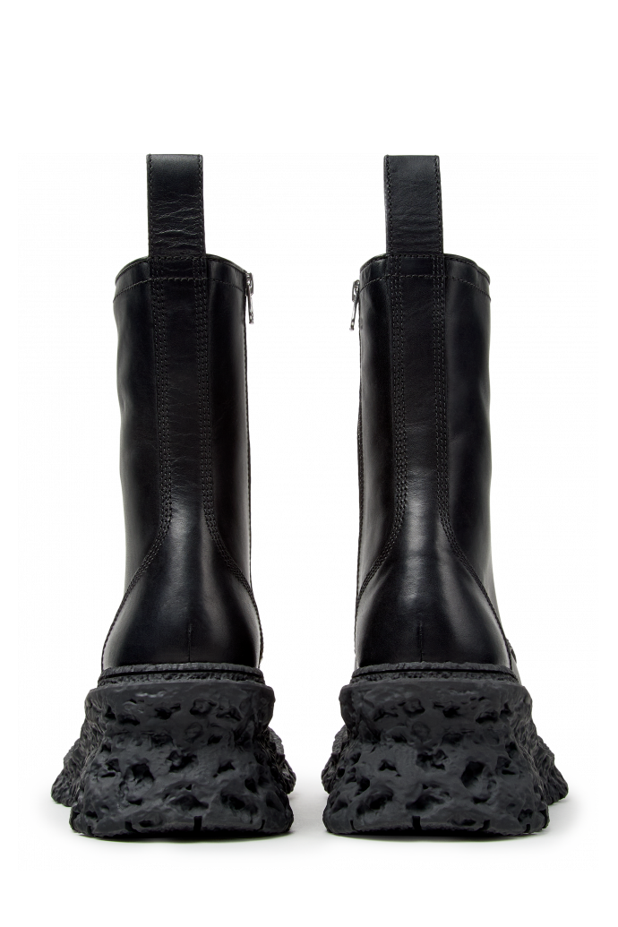 Back view of QUETAL BLACK