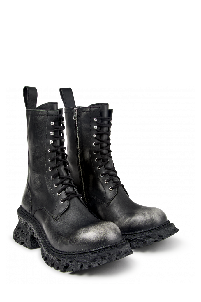 Front view of TERROSO BLACK