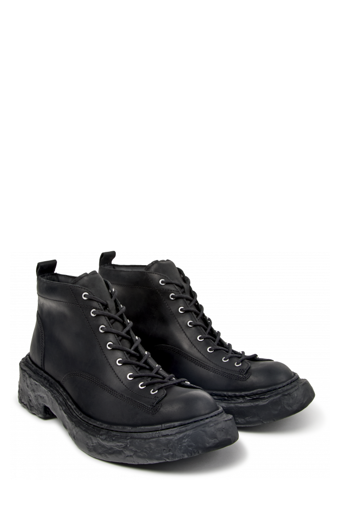 Front view of VAMONOS BLACK