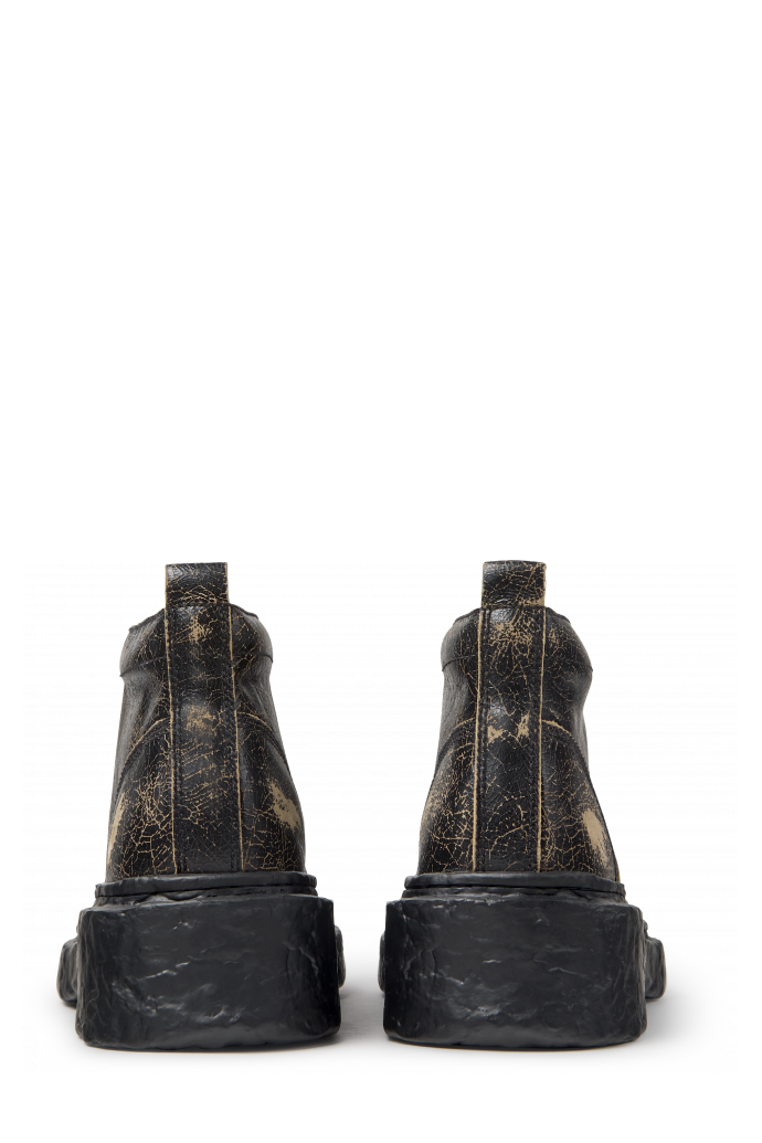 Back view of VAMONOS BLACK-BROWN