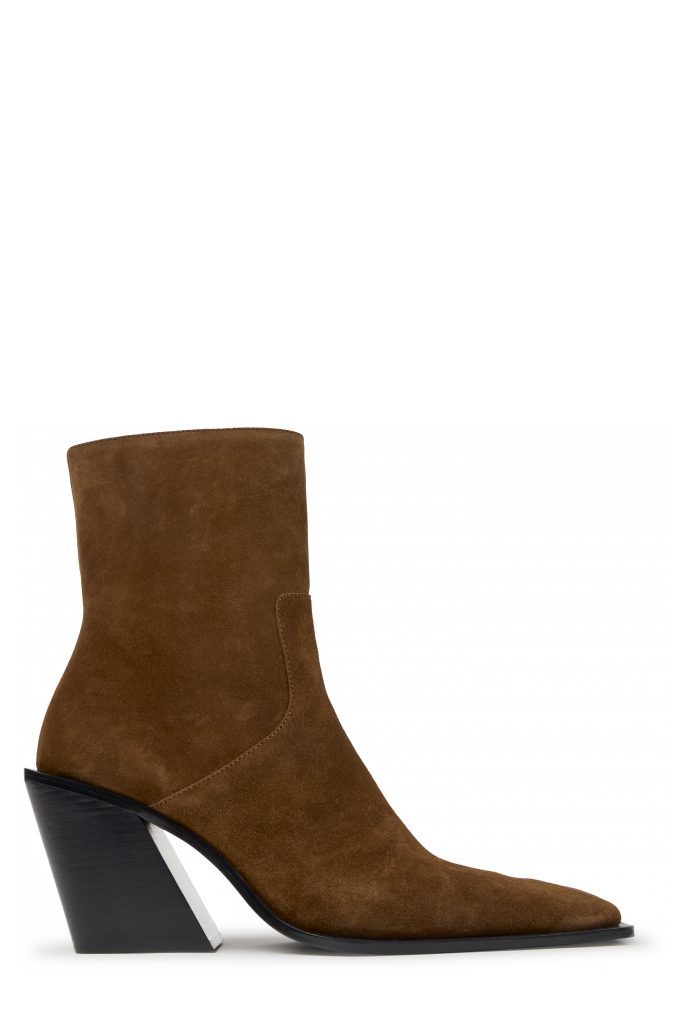 Side view of ESCANDALO BROWN