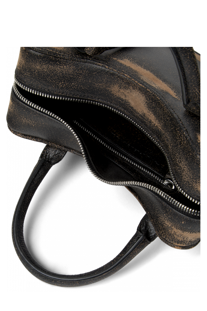 Overhead view of MINI LUNSSI BLACK-SAND