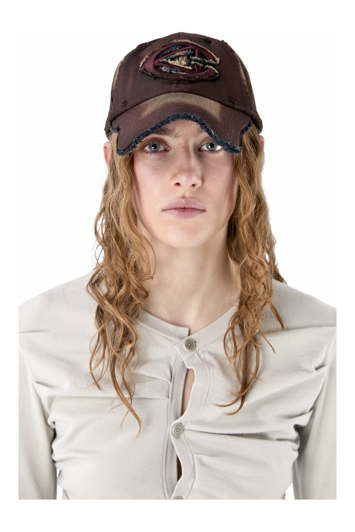 DISTORTED WASHED SPRAYED CAP BORDOWY