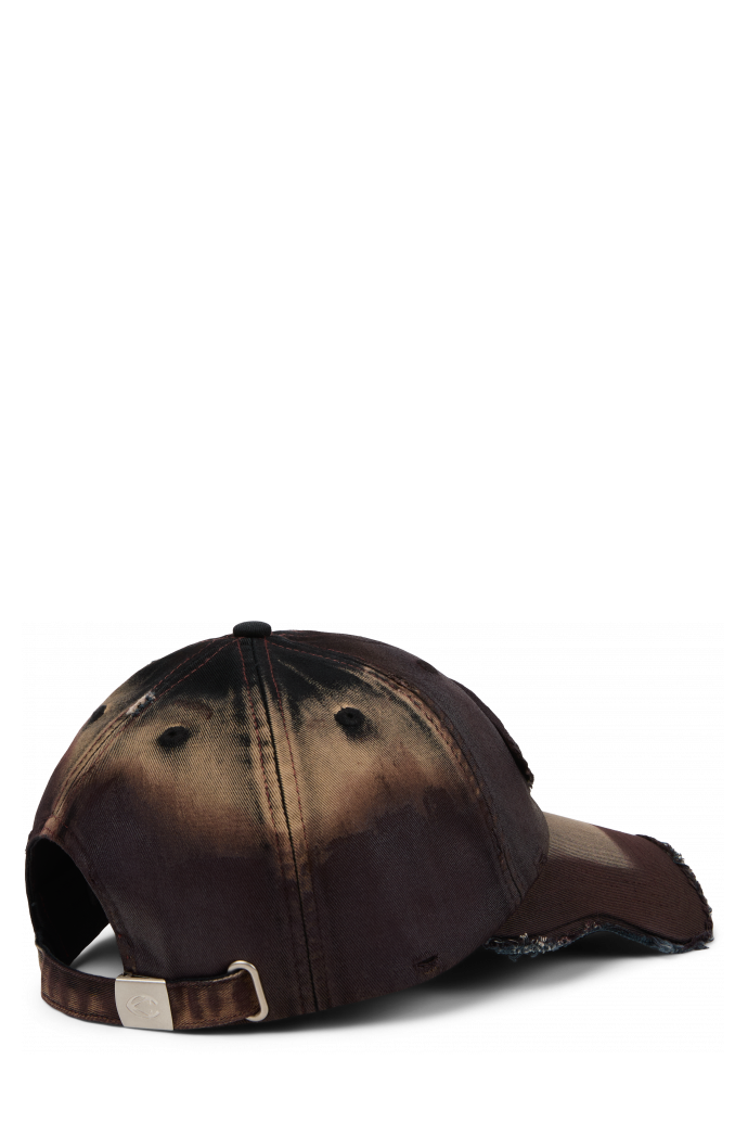 DISTORTED WASHED SPRAYED CAP BORDOWY