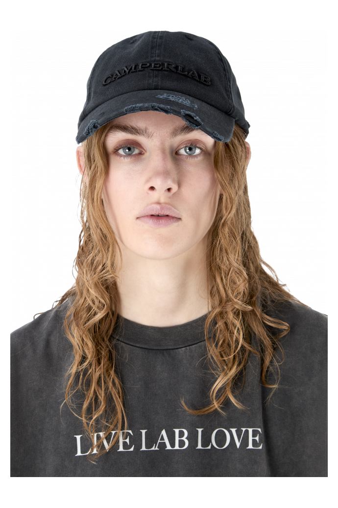 LOGO CAP WYBLAKŁA CZERŃ