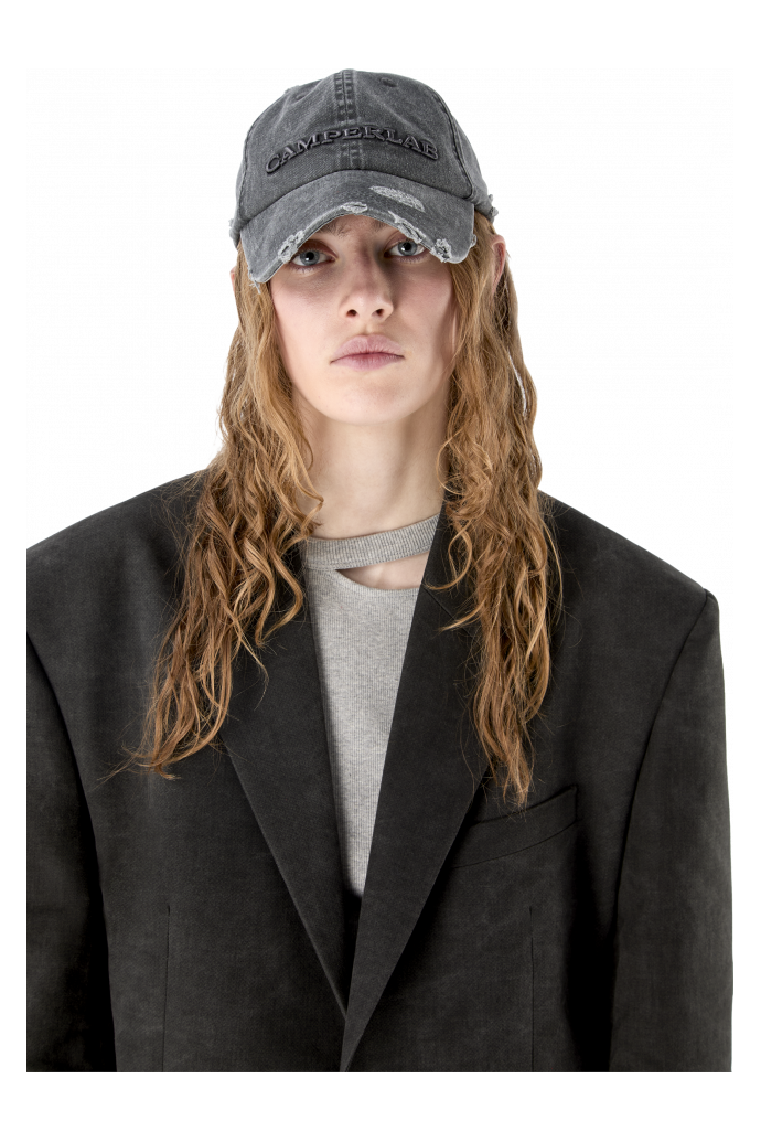 LOGO CAP WYBLAKŁA SZAROŚĆ