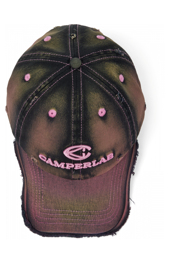 DISTORTED WASHED CAP CASQUETTE DÉLAVÉE DÉFORMÉE<br/>ROSE